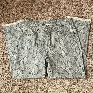 Le Lis Snakeskin Frayed Bottom Jeans Sz S